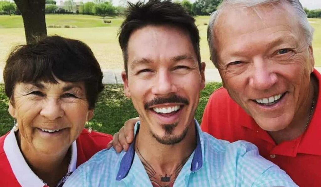 does david bromstad have a twin brother