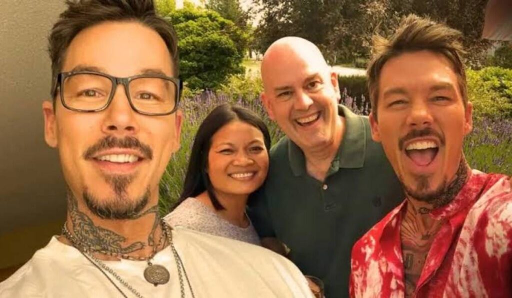 does david bromstad have a twin brother