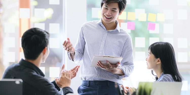 How Do Researchers Choose a Japanese Translation Service? A Framework